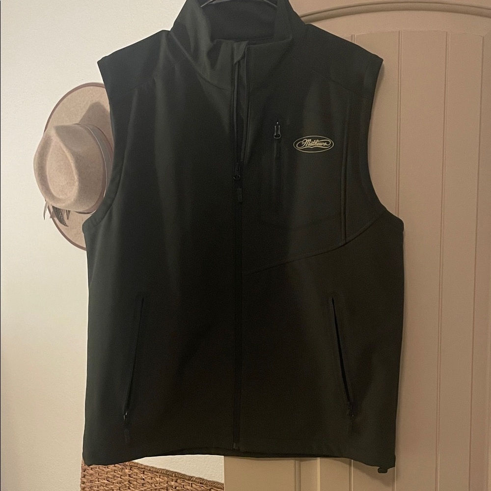 Mathews Men's Black Softshell Vest